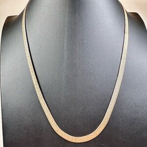 Worthington signed gold tone 8 1/2” decorative herringbone chain choker